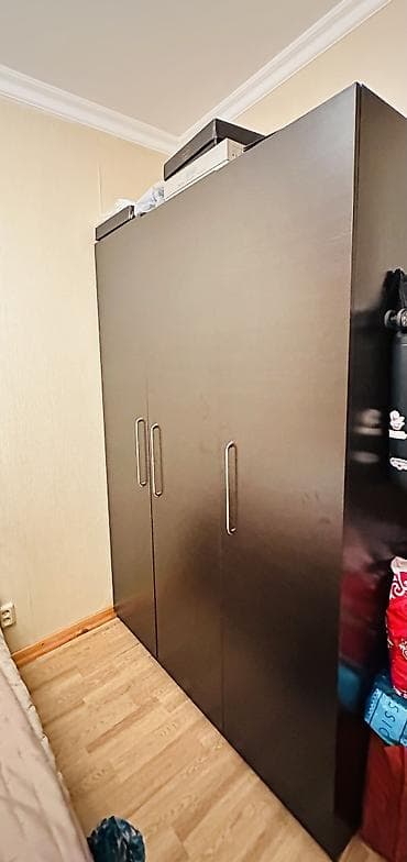 Шифоньер, шкаф для одежды, Б/у, Прямой, ЛДСП at lalafo.kg Шифоньер, шкаф для одежды, Б/у, Прямой, ЛДСП