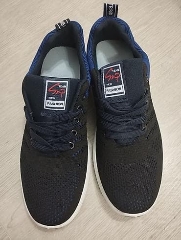 Мужские кроссовки легкие повседневные - Цвет: черный верх с синими at lalafo.kg Мужские кроссовки легкие повседневные - Цвет: черный верх с синими