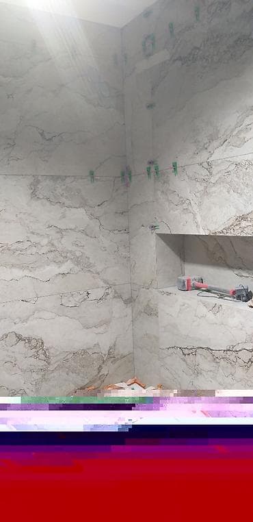 Укладка крупноформатного керамогранита в ванной/душевой под ключ. - at lalafo.kg Укладка крупноформатного керамогранита в ванной/душевой под ключ. -