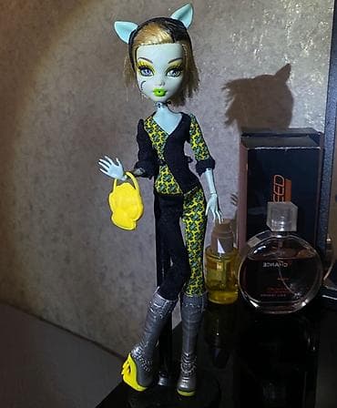 Кукла Monster High –Френки Штейн с коллекции монстрических at lalafo.kg Кукла Monster High –Френки Штейн с коллекции монстрических