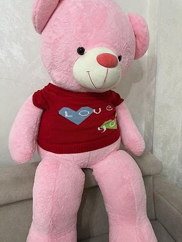 Большой плюшевый медведь розового цвета - Размер: крупный, примерно at lalafo.kg Большой плюшевый медведь розового цвета - Размер: крупный, примерно