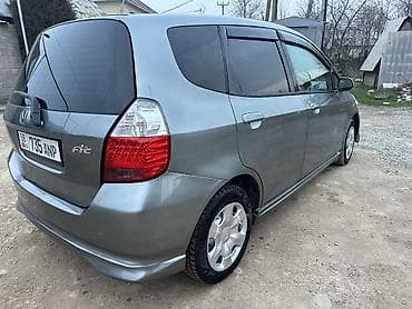 Tata: Honda Fit: 2003 г., 1.3 л, Автомат, Бензин, Хэтчбэк at lalafo.kg — 5 Tata: Honda Fit: 2003 г., 1.3 л, Автомат, Бензин, Хэтчбэк — 5
