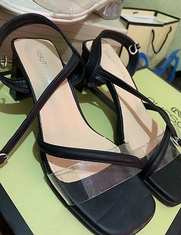 Продам две пары туфель Обе пары надевались только один раз, состояние at lalafo.kg Продам две пары туфель Обе пары надевались только один раз, состояние