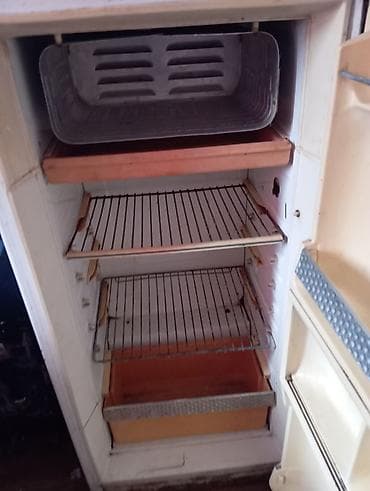 Холодильникх бугу робочицоднокамерный с верхней морозильной камерой at lalafo.kg Холодильникх бугу робочицоднокамерный с верхней морозильной камерой