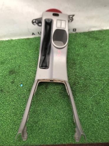 Рамка селектора акпп Subaru Forester SG5 EJ20 2003 (б/у) САЛОННЫЕ at lalafo.kg Рамка селектора акпп Subaru Forester SG5 EJ20 2003 (б/у) САЛОННЫЕ