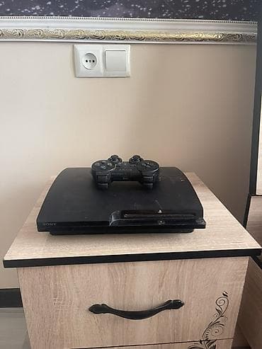 Игровая приставка Sony PlayStation 3 Slim с беспроводным геймпадом at lalafo.kg Игровая приставка Sony PlayStation 3 Slim с беспроводным геймпадом