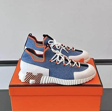 Кроссовки с выраженной подошвой и контрастной отделкой - Дизайн at lalafo.kg Кроссовки с выраженной подошвой и контрастной отделкой - Дизайн