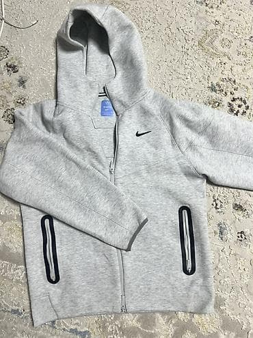 Состояние 10/10 Одевал пару раз На рост 170-160 идеально сядет at lalafo.kg Состояние 10/10 Одевал пару раз На рост 170-160 идеально сядет