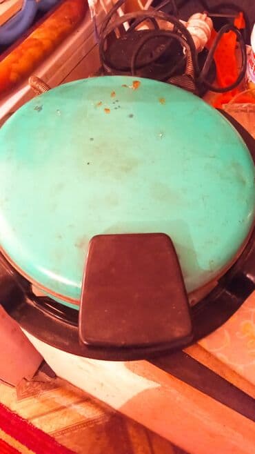 Электровафельницу советского типа круглая с решетчатым рифлением б/у at lalafo.kg Электровафельницу советского типа круглая с решетчатым рифлением б/у