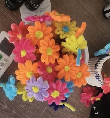 Яркие декоративные цветы ручной работы из пушистых синельных проволок lalafo.kg да — 1 Яркие декоративные цветы ручной работы из пушистых синельных проволок — 1