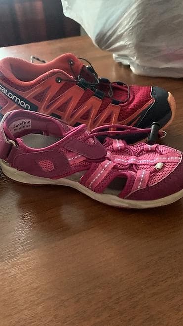 ЛуАЗ: Детская обувь — две пары. 1) Кроссовки Salomon (детские): - Цвет lalafo.kg да — 1 ЛуАЗ: Детская обувь — две пары. 1) Кроссовки Salomon (детские): - Цвет — 1