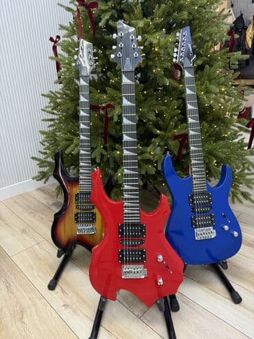 Электрогитара в комплекте с комбоусилителем 20ват, струны, плотный at lalafo.kg Электрогитара в комплекте с комбоусилителем 20ват, струны, плотный