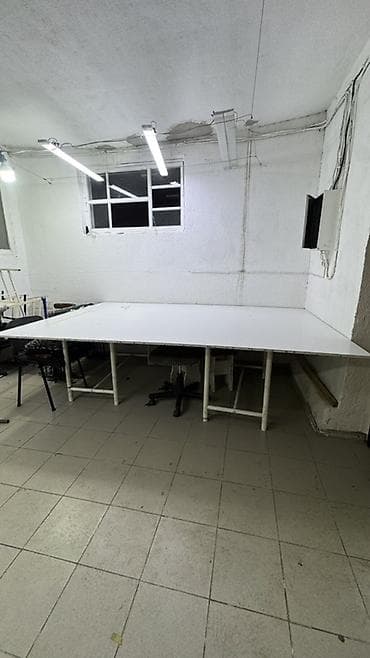 Закройный стол, Б/у, цвет - Белый at lalafo.kg Закройный стол, Б/у, цвет - Белый