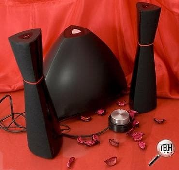 Акустическая система. сабвуфер, две колонки и дистанционный пульт at lalafo.kg Акустическая система. сабвуфер, две колонки и дистанционный пульт