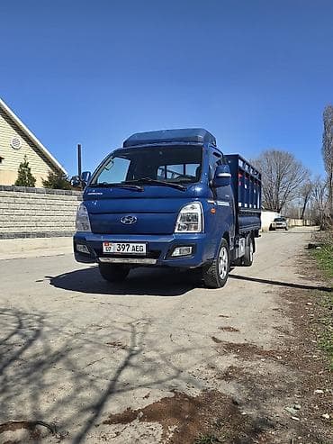 Легкий грузовик, Hyundai, Стандарт, 3 т, Б/у at lalafo.kg Легкий грузовик, Hyundai, Стандарт, 3 т, Б/у