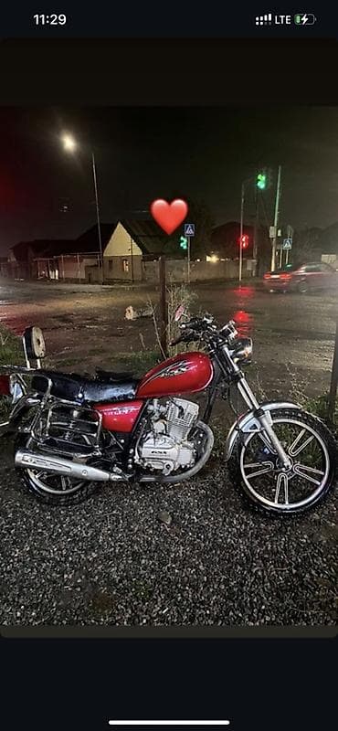 Мотоцикл классического дорожного типа, красный цвет. Основные at lalafo.kg Мотоцикл классического дорожного типа, красный цвет. Основные