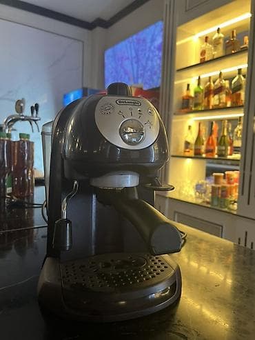 Рожковая кофеварка De’Longhi - Тип: помповая (эспрессо) рожковая at lalafo.kg Рожковая кофеварка De’Longhi - Тип: помповая (эспрессо) рожковая