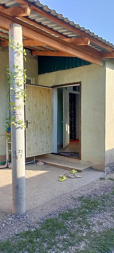 Дом с участком - Одноэтажный дом с верандой и навесом на входе at lalafo.kg Дом с участком - Одноэтажный дом с верандой и навесом на входе