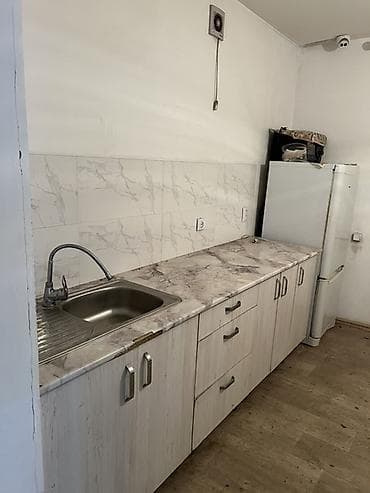 Район рынка Сдается двухэтажное здание под склад Площадь: 300м2 at lalafo.kg Район рынка Сдается двухэтажное здание под склад Площадь: 300м2