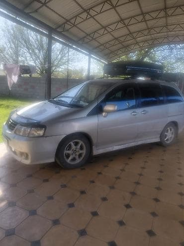 Минивэн с крышим боксом для путешествий - Кузов: серебристый at lalafo.kg Минивэн с крышим боксом для путешествий - Кузов: серебристый