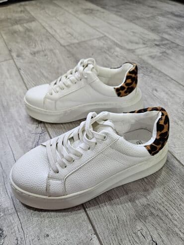 Кроссовки, 38.5, 38, Reserved, Б/у, цвет - Белый, Самовывоз at lalafo.kg Кроссовки, 38.5, 38, Reserved, Б/у, цвет - Белый, Самовывоз