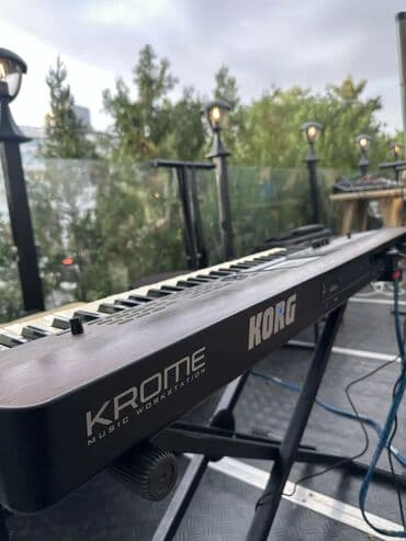 KORG KROME-61 MIDI-клавиатура 61 клавиша Novation Launchkey 61 Mk2 at lalafo.kg KORG KROME-61 MIDI-клавиатура 61 клавиша Novation Launchkey 61 Mk2