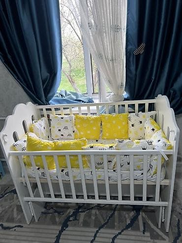 Детская кроватка с комплектом мягких бортиков и подушек. - Материал at lalafo.kg Детская кроватка с комплектом мягких бортиков и подушек. - Материал