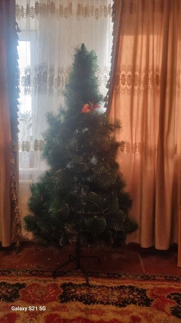 Искусственная новогодняя ёлка с подставкой. - Высота ориентировочно at lalafo.kg Искусственная новогодняя ёлка с подставкой. - Высота ориентировочно