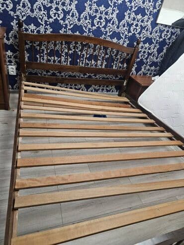Продается деревянный двухспальный кровать в классическом стиле,без at lalafo.kg Продается деревянный двухспальный кровать в классическом стиле,без