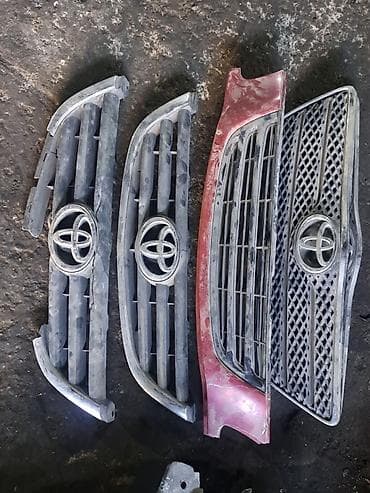 Решетка радиатора Toyota Б/у, Оригинал at lalafo.kg Решетка радиатора Toyota Б/у, Оригинал