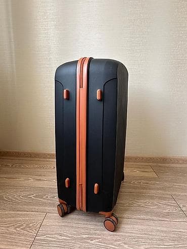 Новый чемодан, для путешествий в черном цвете с оранжевыми акцентами at lalafo.kg Новый чемодан, для путешествий в черном цвете с оранжевыми акцентами