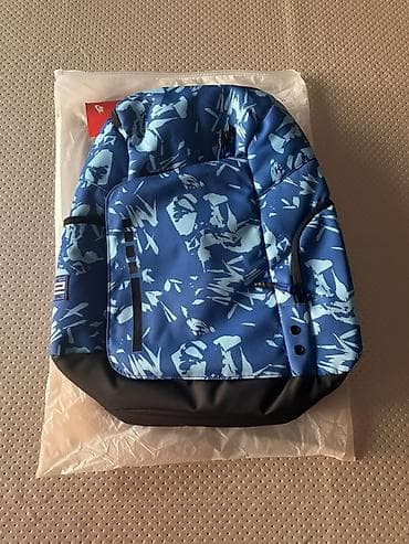 Рюкзак Nike Elite (две расцветки: синий камуфляж и чёрный с золотыми at lalafo.kg Рюкзак Nike Elite (две расцветки: синий камуфляж и чёрный с золотыми