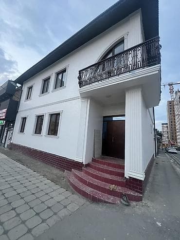 Двухэтажное отдельно стоящее здание с фасадом на первую линию улицы at lalafo.kg Двухэтажное отдельно стоящее здание с фасадом на первую линию улицы