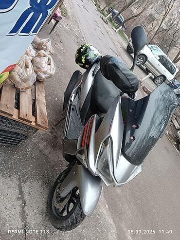 Макси-скутер класса 150–250 см³, городской турист с высоким ветровым at lalafo.kg Макси-скутер класса 150–250 см³, городской турист с высоким ветровым