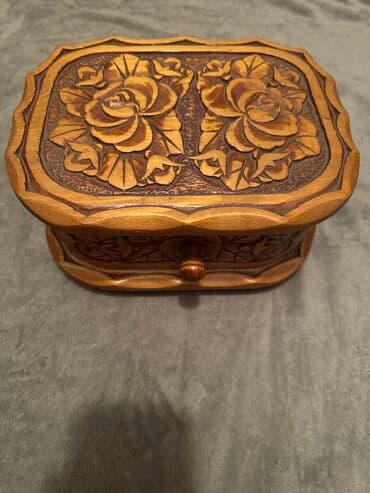 Шкатулкаручная работа,резная .
Размер 20 см на 10 см at lalafo.kg Шкатулкаручная работа,резная .
Размер 20 см на 10 см