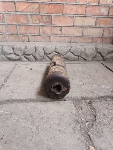 Гидроцилиндр для подъёма кузововов, в отличном состоянии, 3 шточный at lalafo.kg Гидроцилиндр для подъёма кузововов, в отличном состоянии, 3 шточный