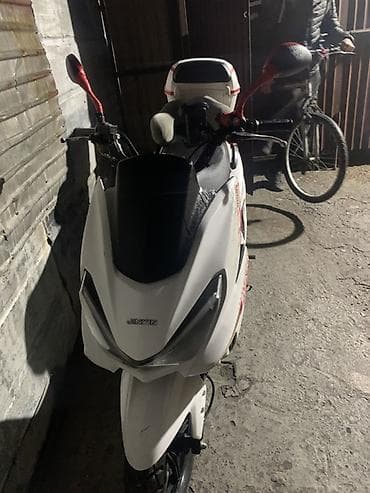 Тип скутера Suzuki, 180 куб. см, Бензин, Б/у at lalafo.kg Тип скутера Suzuki, 180 куб. см, Бензин, Б/у