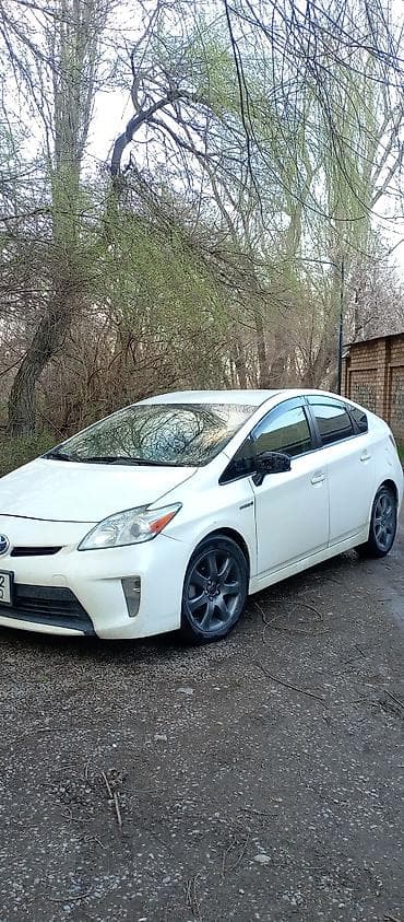 Toyota Prius: 2011 г., 1.8 л, Гибрид at lalafo.kg Toyota Prius: 2011 г., 1.8 л, Гибрид