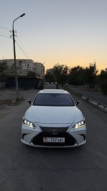 Lexus ES: 2019 г., 2.5 л, Вариатор, Гибрид, Седан at lalafo.kg Lexus ES: 2019 г., 2.5 л, Вариатор, Гибрид, Седан