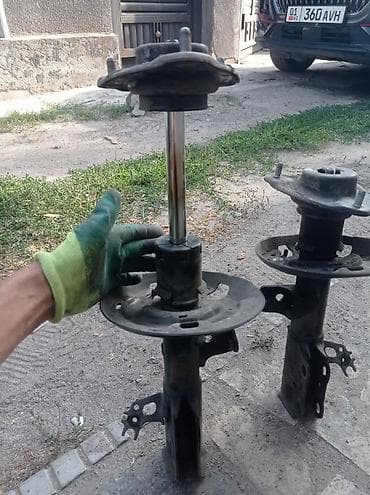 Передний амортизатор Toyota 2019 г., Б/у, Оригинал, Япония at lalafo.kg Передний амортизатор Toyota 2019 г., Б/у, Оригинал, Япония