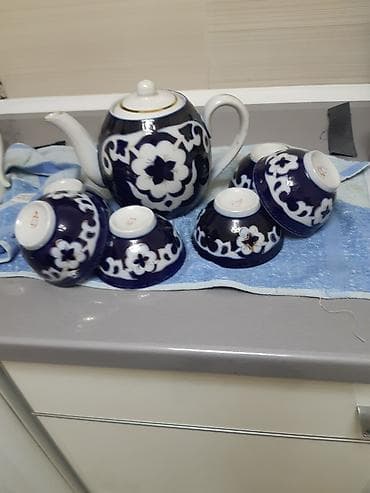 Чайный набор из фарфора с традиционным восточным орнаментом. Состав at lalafo.kg Чайный набор из фарфора с традиционным восточным орнаментом. Состав
