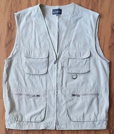 Жилетка мужская, светлая, лёгкая, с кармашками. Состояние хорошее at lalafo.kg Жилетка мужская, светлая, лёгкая, с кармашками. Состояние хорошее