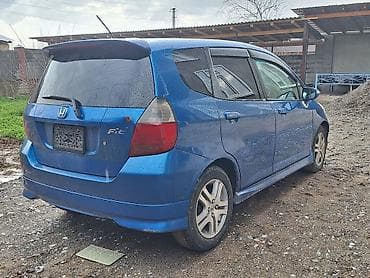 GAC: Honda Fit: 2005 г., 1.5 л, Вариатор, Бензин, Хэтчбэк at lalafo.kg — 3 GAC: Honda Fit: 2005 г., 1.5 л, Вариатор, Бензин, Хэтчбэк — 3