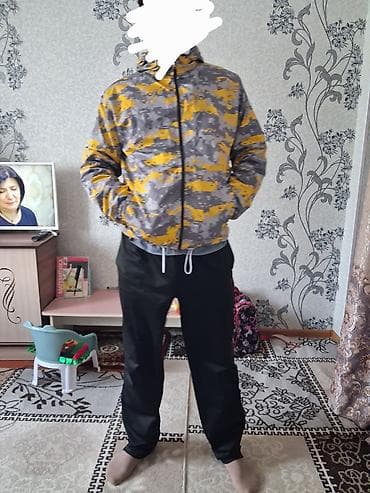 Ветровка, Осень-весна, Канада, С капюшоном, L at lalafo.kg Ветровка, Осень-весна, Канада, С капюшоном, L