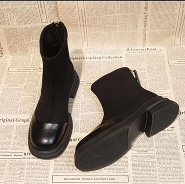 Женские ботинки-челси на молнии - Цвет: черный - Верх: эластичный at lalafo.kg Женские ботинки-челси на молнии - Цвет: черный - Верх: эластичный