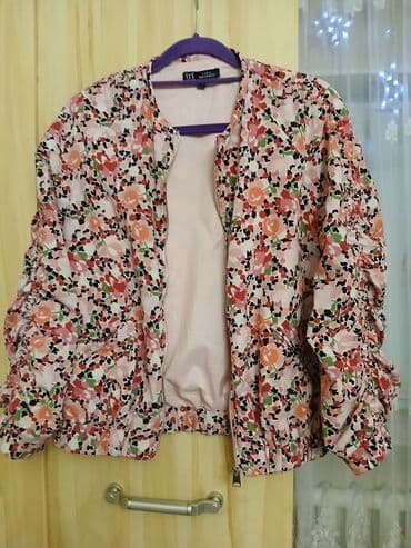 Продам Детский боибер и джинсовый пиджачок. 1) Детский цветной at lalafo.kg Продам Детский боибер и джинсовый пиджачок. 1) Детский цветной