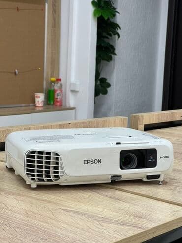 Проектор Epson (3LCD, HDMI) - Технология 3LCD — естественные цвета и at lalafo.kg Проектор Epson (3LCD, HDMI) - Технология 3LCD — естественные цвета и