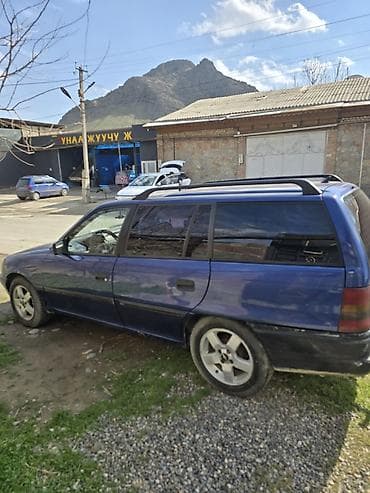 Продается универсал синего цвета с продольными рейлингами на крыше и at lalafo.kg Продается универсал синего цвета с продольными рейлингами на крыше и