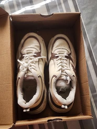 Кроссовкалар, 40, New Balance, Колдонулган, түсү - Саргыч боз, Өзү алып кетүү lalafo.kg да — 2 Кроссовкалар, 40, New Balance, Колдонулган, түсү - Саргыч боз, Өзү алып кетүү — 2