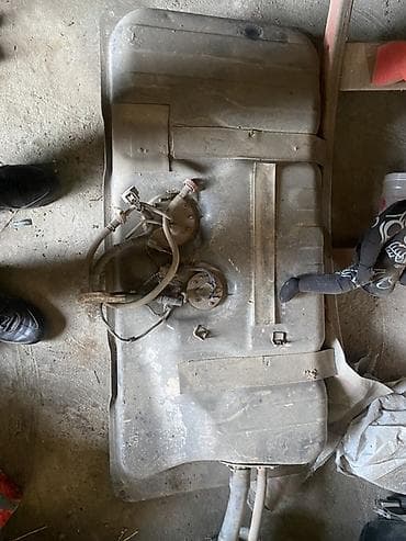 Топливный бак Toyota 2001 г., Б/у, Оригинал, Япония at lalafo.kg Топливный бак Toyota 2001 г., Б/у, Оригинал, Япония